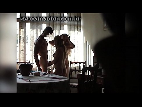 ❤️ جنسی دوست ایک دیو آدمی اور اس کے ساتھ ایک تھریسم کو مدعو کرتے ہیں۔ سیکس ❌❤