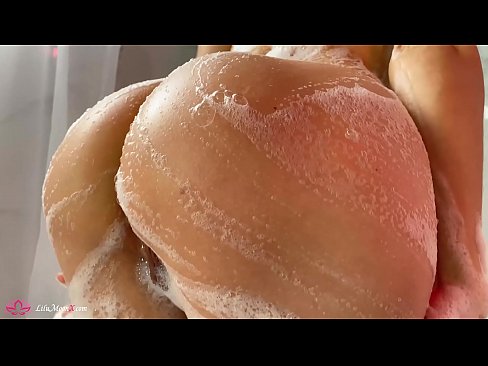 ❤️ Brunette شاور میں شدید orgasm کے لئے وائبریٹر کے ساتھ بلی میں مشت زنی کرتی ہے۔ سیکس  ❌❤